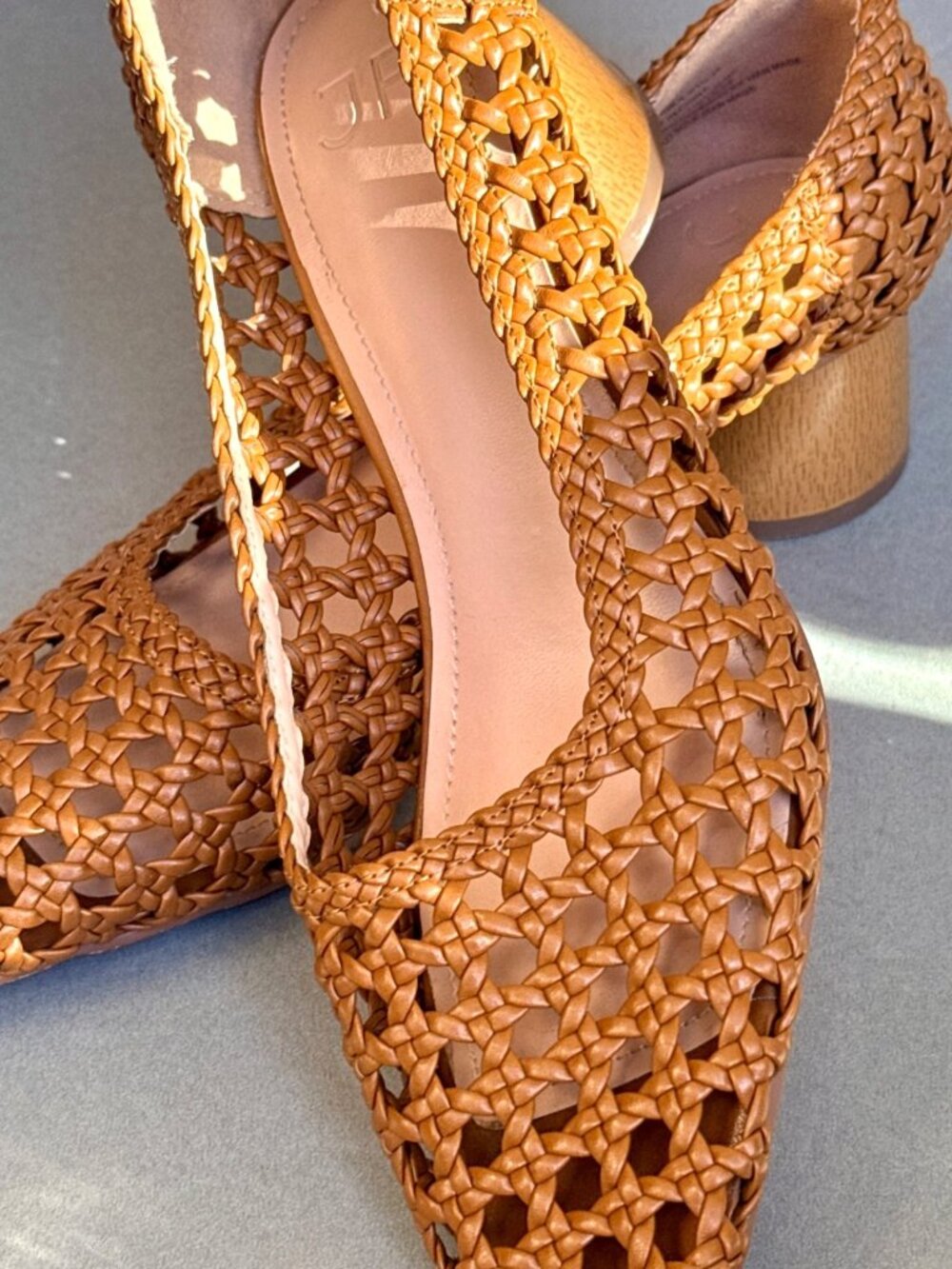 JF JustFab Tan Woven Basketweave Pointed Toe Wood Block Heel Pump Size 8.5